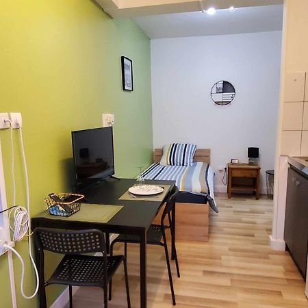 Studio Vert Tout Equipe Wifi Le Creusot Esterno foto