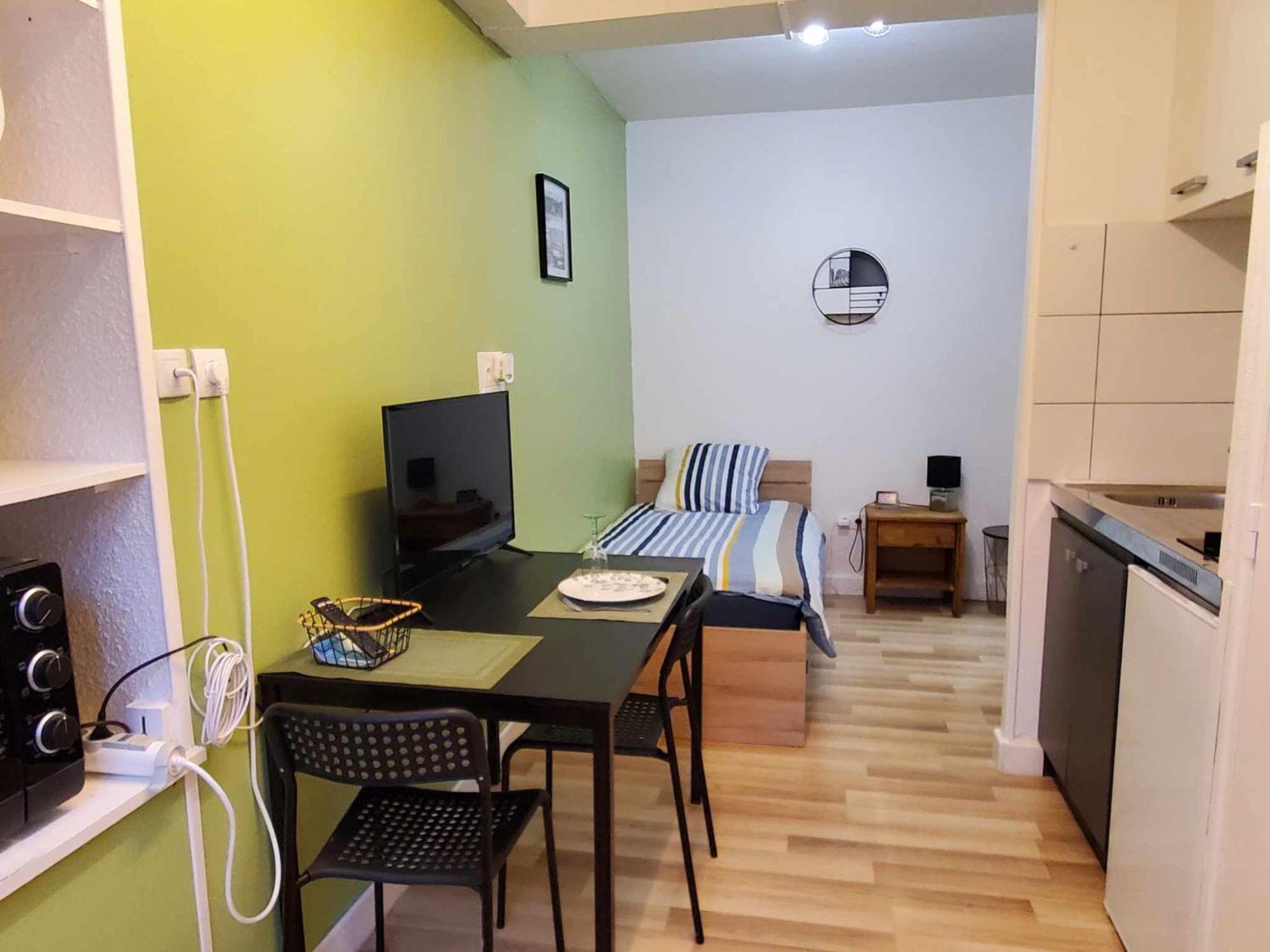 Studio Vert Tout Equipe Wifi Le Creusot Esterno foto
